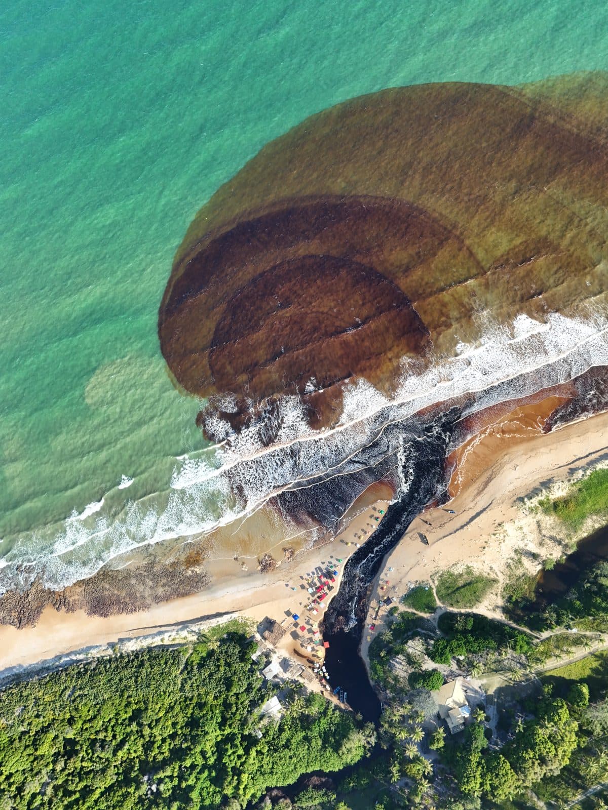 Rio manchando o mar · Mucuri, BA